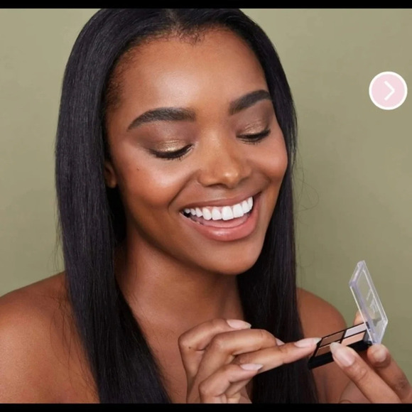 🎉HP🎉Chella La Vie Eyeshadow Palette - Travel Size - Picture 3 of 14